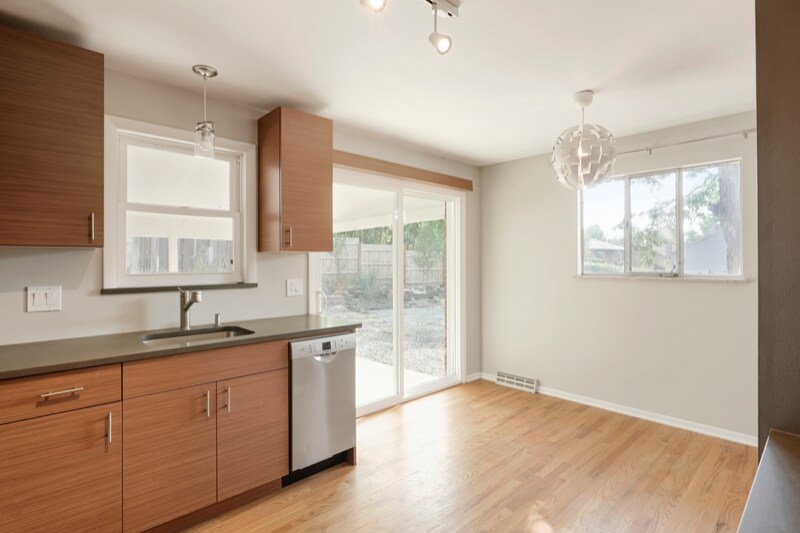 Building Photo - 1390 W Berry Dr