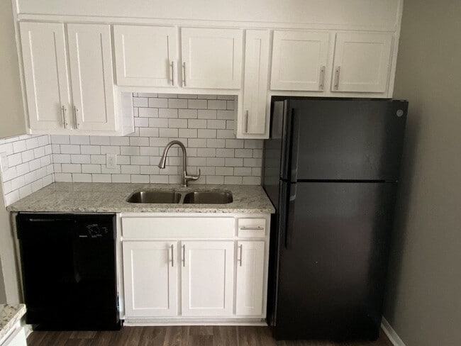 Building Photo - Villas at Embry Hills