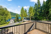 Building Photo - Beautiful 2 bedroom Home Over Looking Lake...