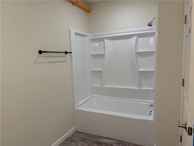 Building Photo - 327 Pine St