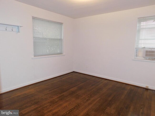 Building Photo - 6037 Grosvenor Ln