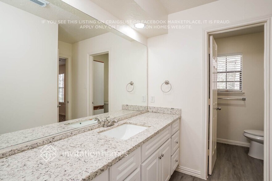 Building Photo - 11903 Gardenglen Dr