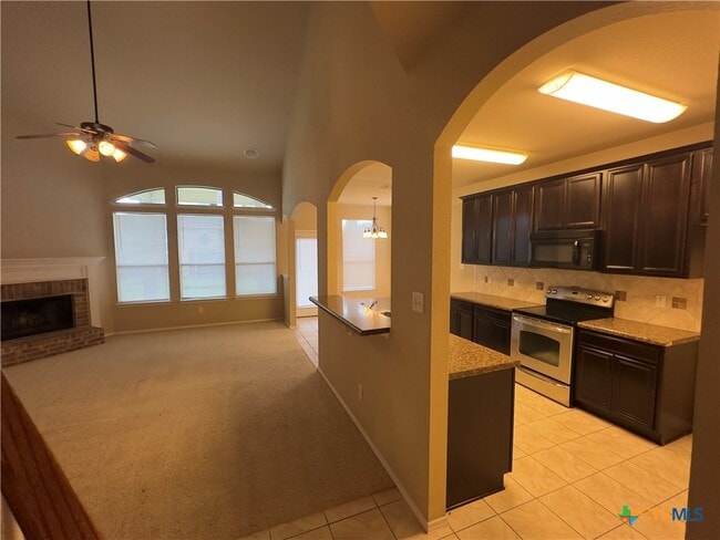 Building Photo - 6808 Rosita Oak Dr