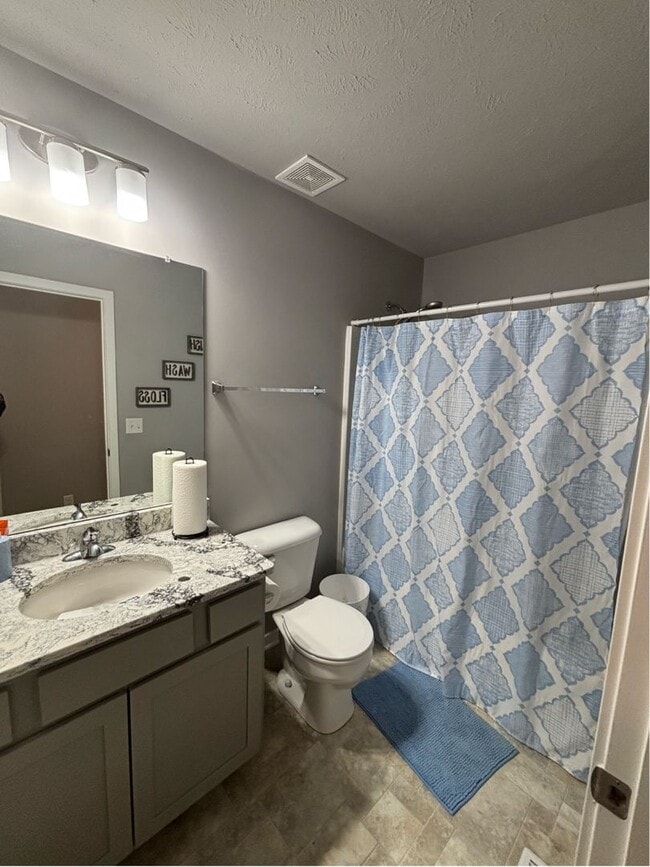 Building Photo - Beautiful Split-Level in BENNINGTON