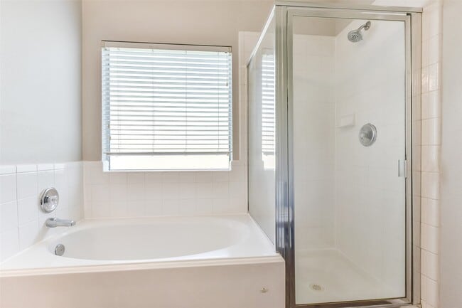 Building Photo - 3863 Silver Hawk Dr