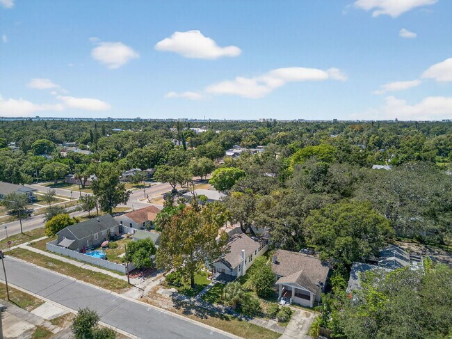 Building Photo - Fully Renovated 3 bedroom St. Pete Home | ...