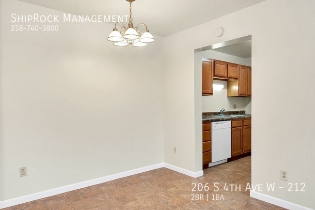 Building Photo - 206 S 4th Ave W