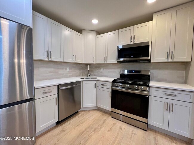 Building Photo - 7-1 Seattle Ct