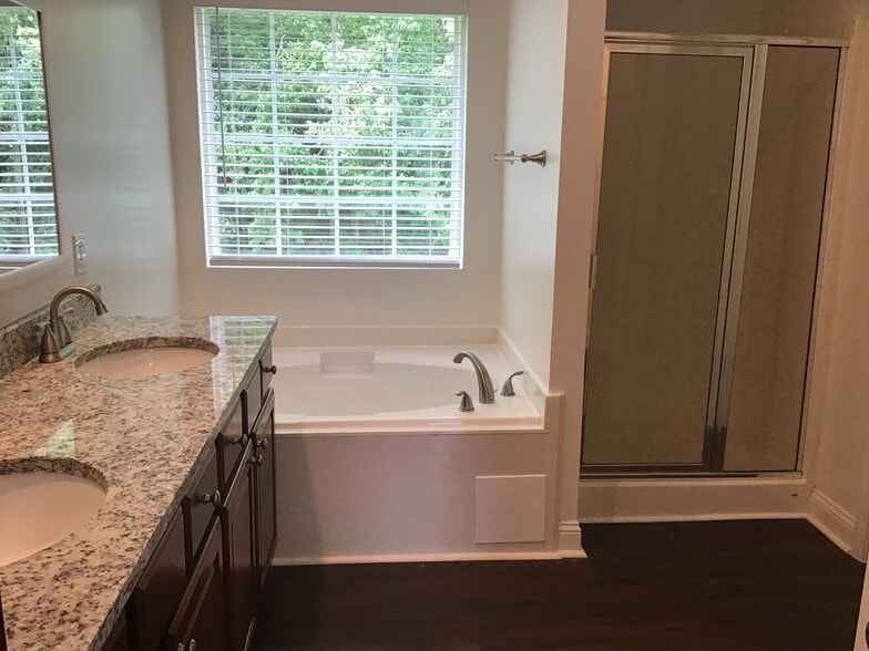 Building Photo - 307 Brighton Woods Dr