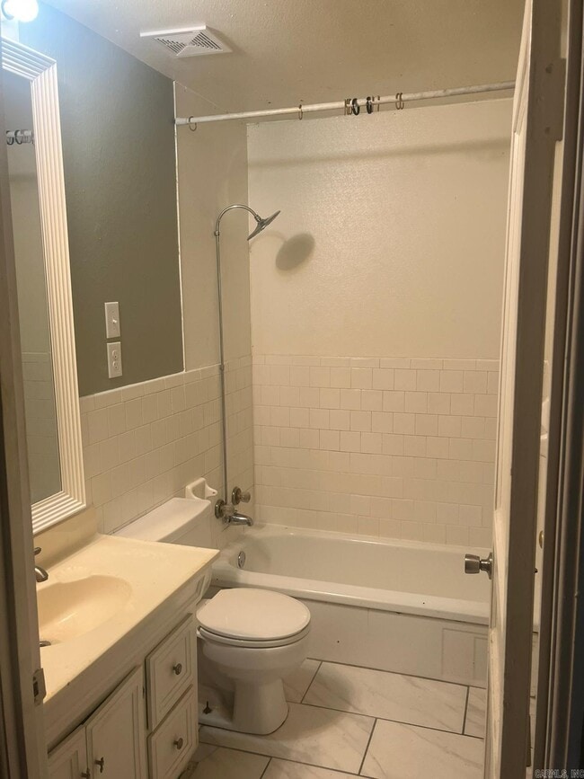 Building Photo - 407 W 33rd St