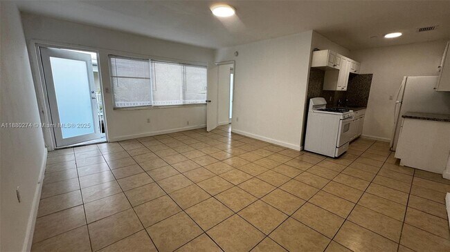 Building Photo - 1225 Marseille Dr