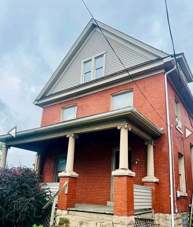 Primary Photo - 2 Bedroom 1 Bath Renovated Apartment