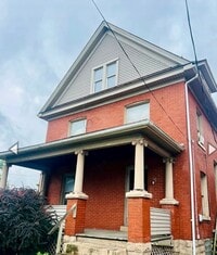 Building Photo - 2 Bedroom 1 Bath Renovated Apartment