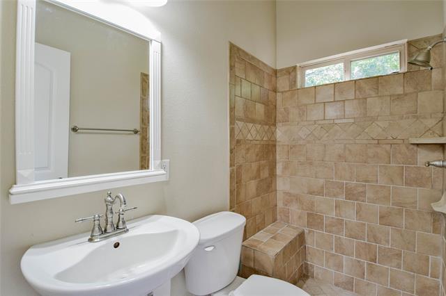 Building Photo - 4900 Rio Vista Dr