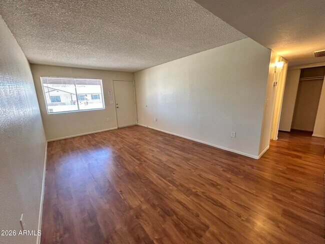 Building Photo - 3147 E Edgewood Ave