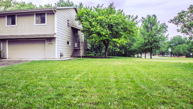 Building Photo - 7501 Upper 167th St W