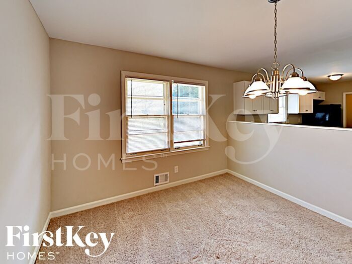 Building Photo - 2672 Lilac Dr
