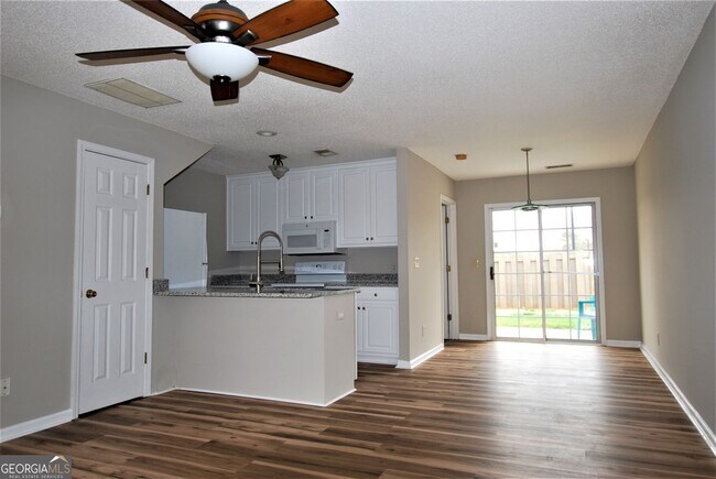 Building Photo - 2874 Florence Dr