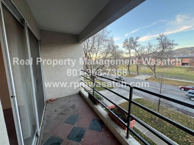 Building Photo - 110 800 E