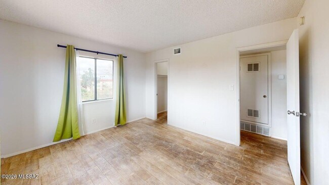 Building Photo - 6341 N Barcelona Ct