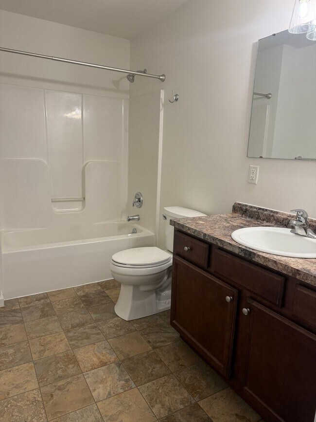 Building Photo - 12-12 Creekside Dr