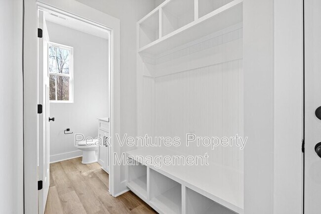 Building Photo - 117 Norbert Ln