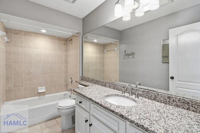 Building Photo - 405 Club Dr