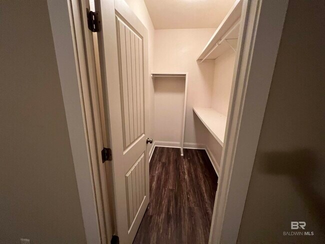Building Photo - 7700 Kari Ln
