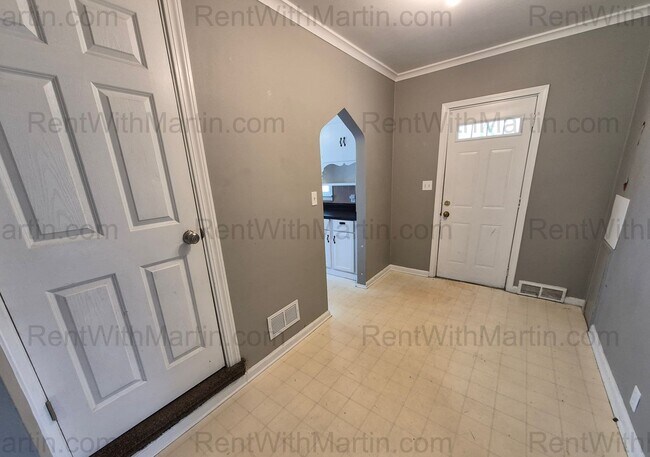 Building Photo - 925 Hammond Ave