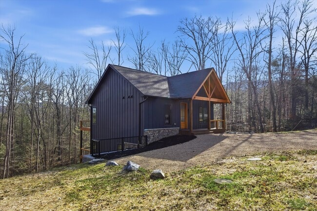 Building Photo - 106 Fairway Cir