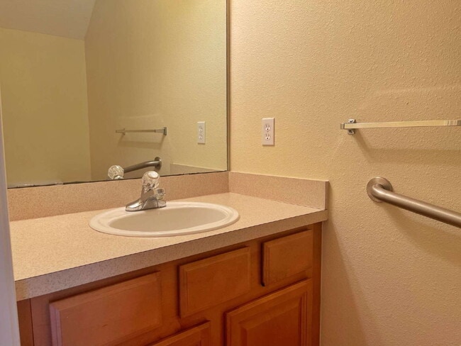 Building Photo - The Gables 2BR | 2.5BA Townhome!