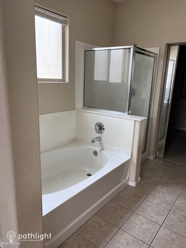 Building Photo - 3 br, 2.5 bath House - 1133 Toscana Drive ...