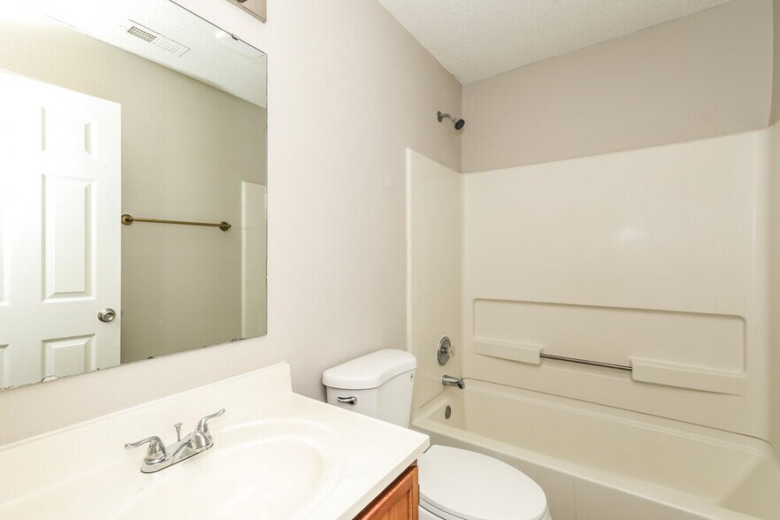 Building Photo - 1178 Kenwood Dr