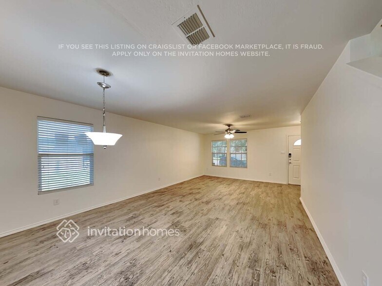 Building Photo - 802 Lazy Bayou Dr