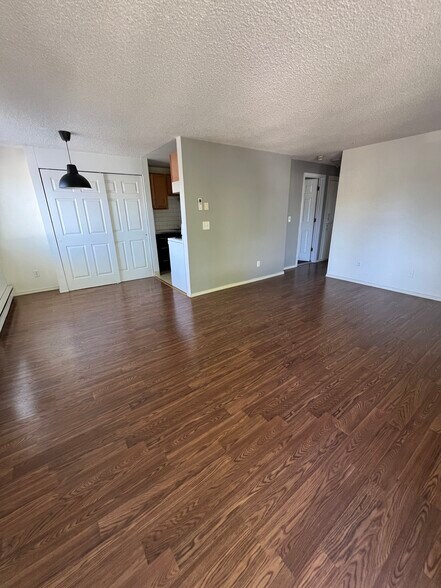 Building Photo - 4925 SE 71st Ave