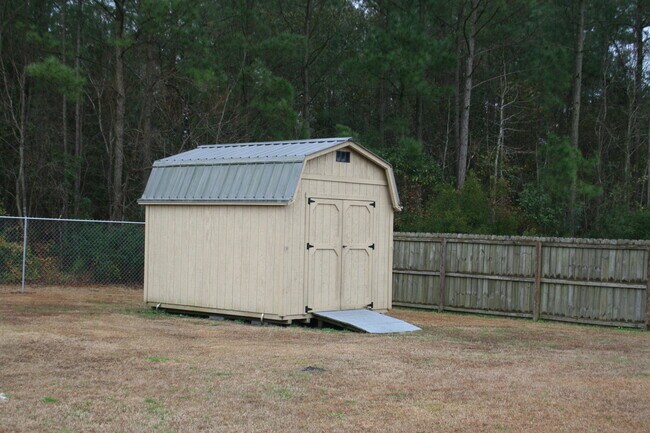 Building Photo - Rad in Raintree!