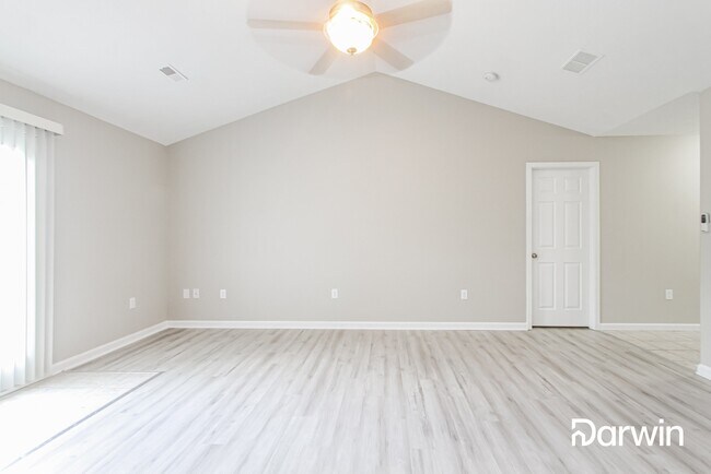 Building Photo - 659 Woods Crossing Ln