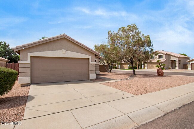 Building Photo - 3905 E Rockwood Dr