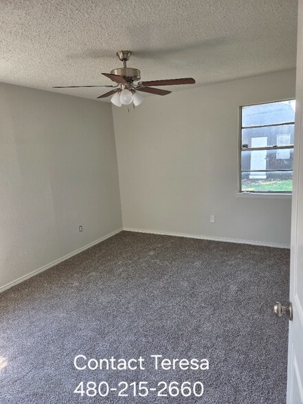 Building Photo - 4325 Chestnut Dr