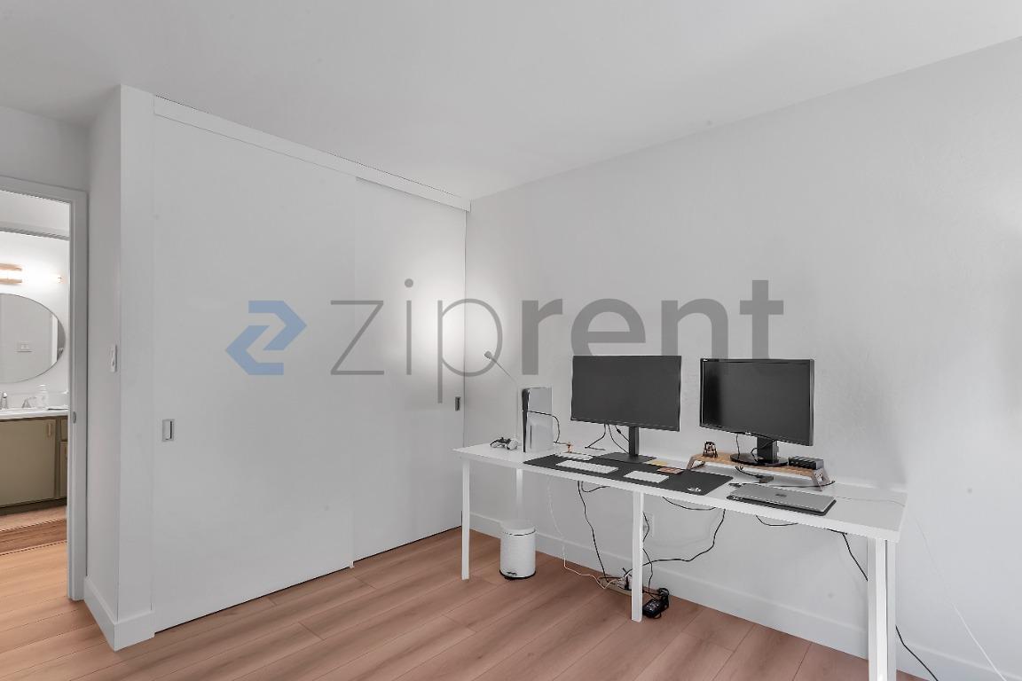 Building Photo - Unit 3