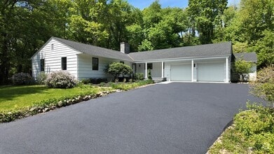 Building Photo - 471A Woodbury Rd