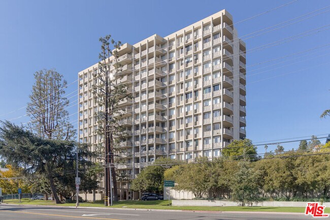 Building Photo - 4455 Los Feliz Blvd