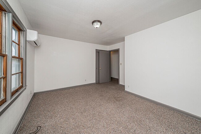 Building Photo - 411 W 5th St