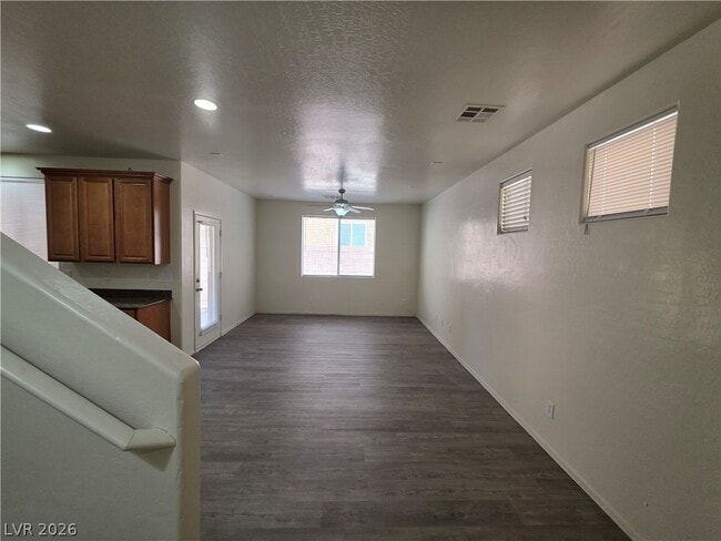 Building Photo - 7510 Perla Del Mar Ave