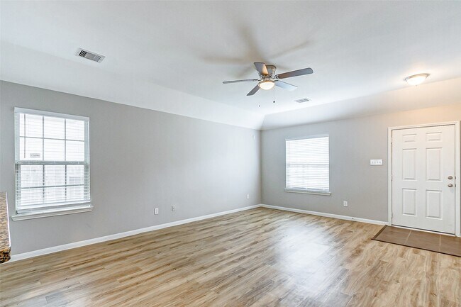Building Photo - 12943 Pecan Shores Dr