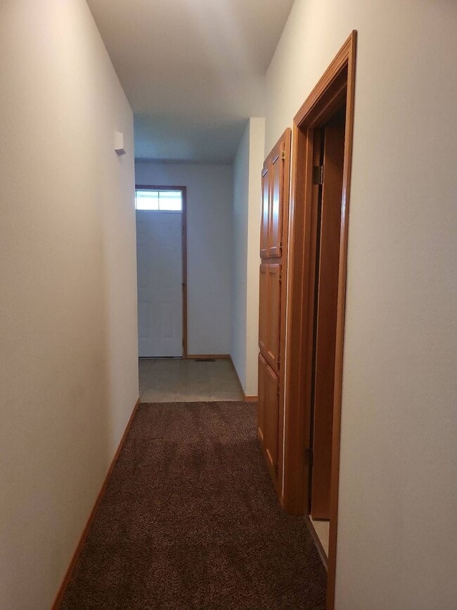 Building Photo - 212 E Linden Ave