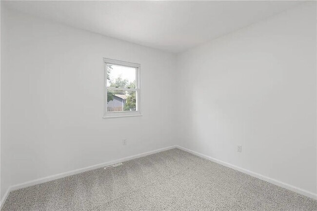 Building Photo - 804 S Montclaire Dr