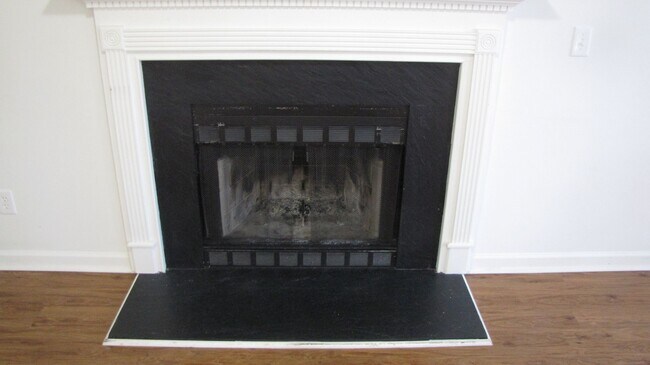 Building Photo - Well-kept 3 bedroom 2 1/2 bath home in the heart of Clemmons