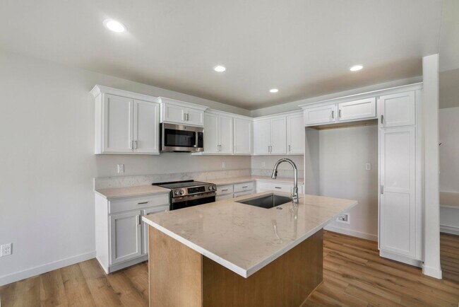 Building Photo - 392 Rock Dove Loop