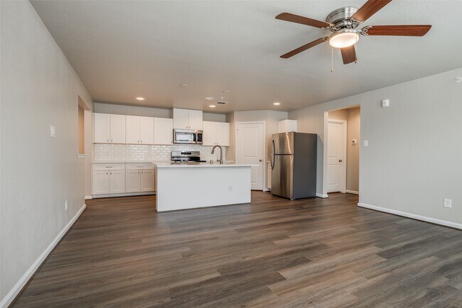 Building Photo - 221 Pk Pl Cir